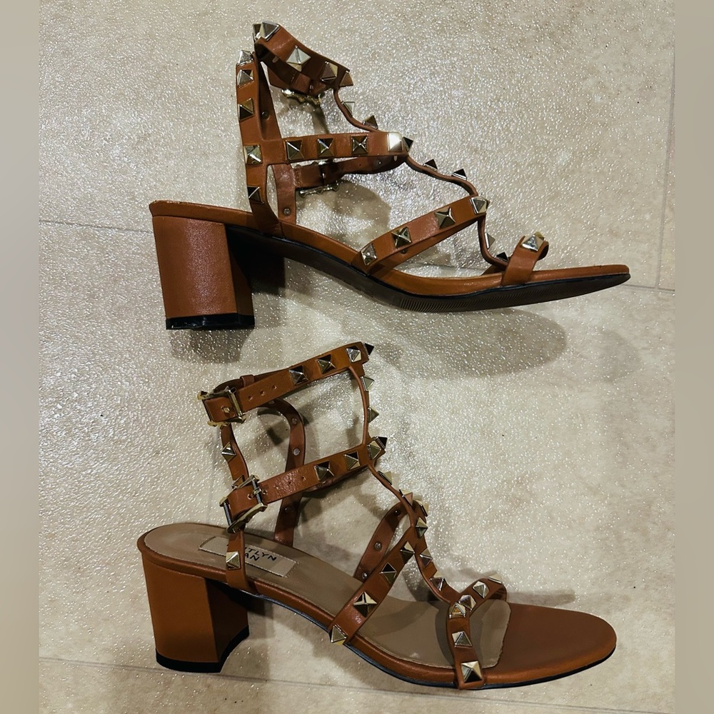 Kaitlyn Pan Studded Brown Block T-Strap Heel Sandals with ✨ Gold ✨ Studs